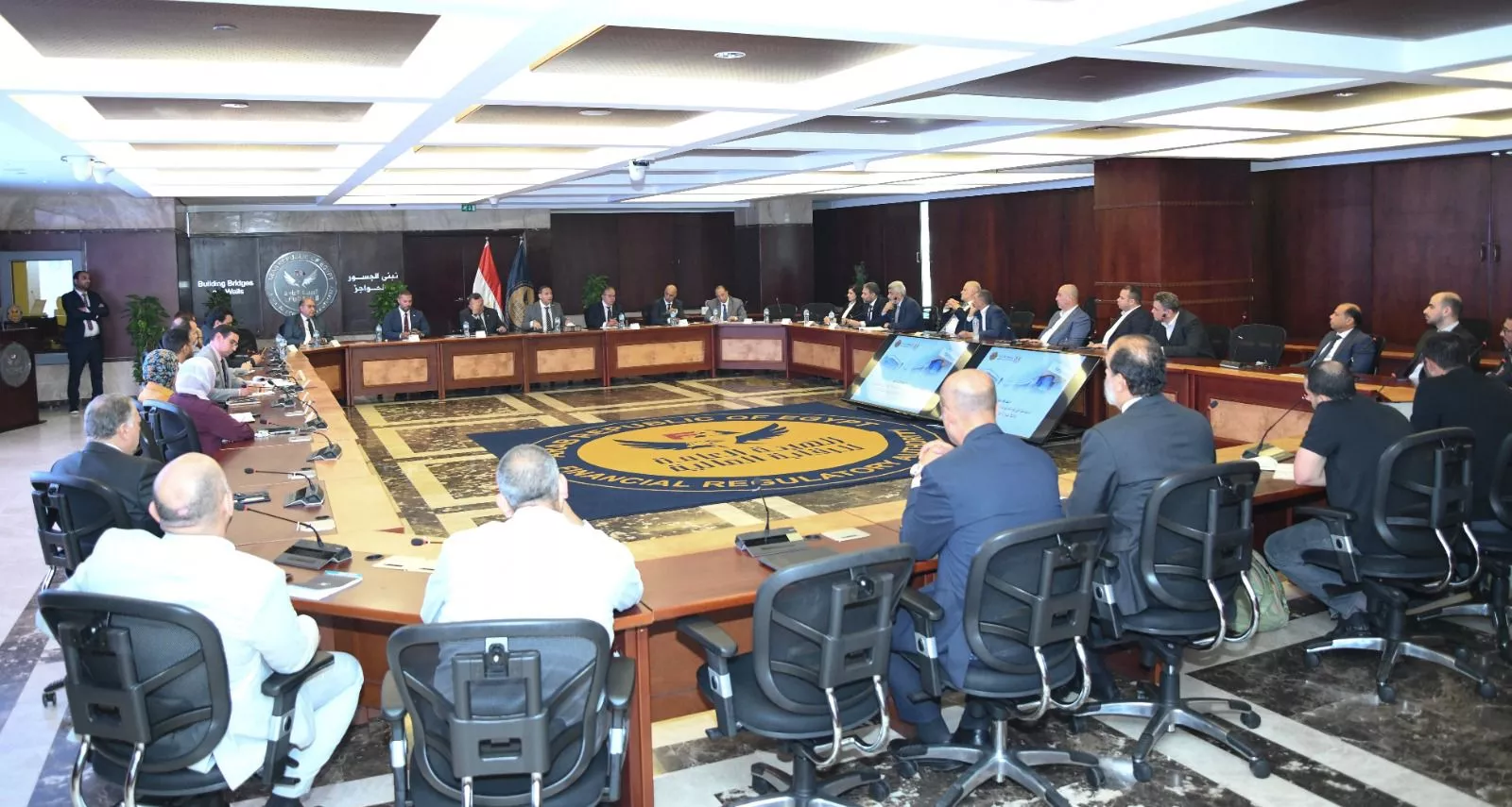 إسلام عزام يناقش مع أطراف السوق الاستعدادات الأخيرة لإطلاق الشورت سيلينج في البورصة