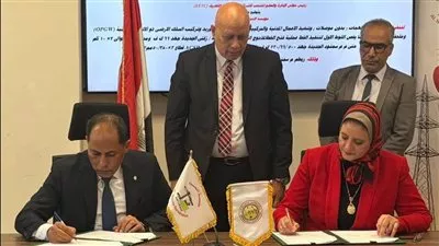 «المصرية لنقل الكهرباء» توقع عقدين لربط محطة سمنود الجديدة بالشبكة القومية
