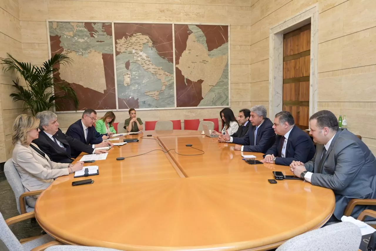 وزير السياحة والآثار يلتقي وزير السياحة الإيطالي