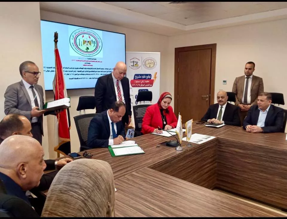 المصرية لنقل الكهرباء توقع عقدين لربط محطة سمنود الجديدة بالشبكة القومية