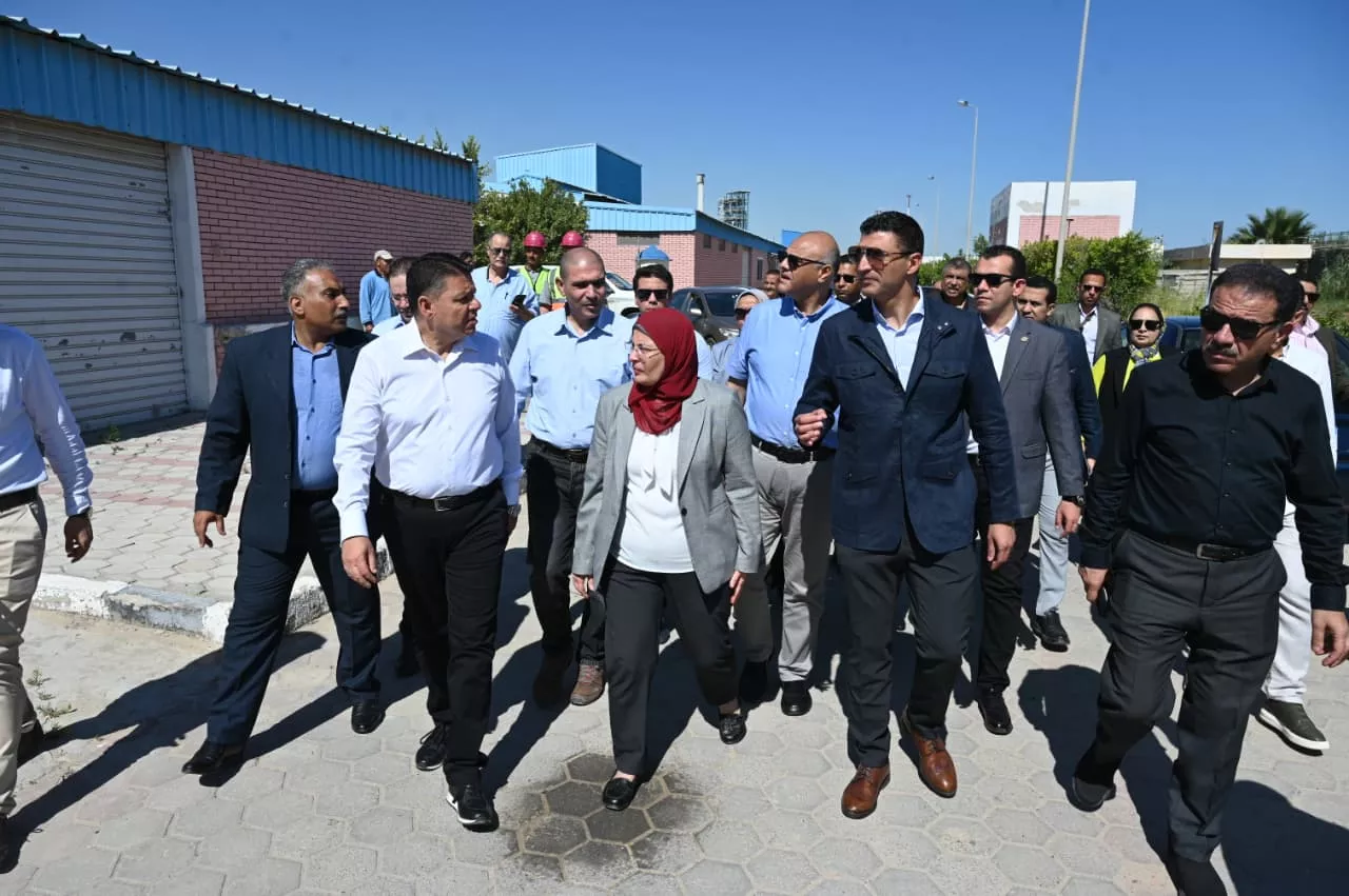 وزير الصناعة ومحافظ الإسكندرية يتفقدان مجمع مرغم