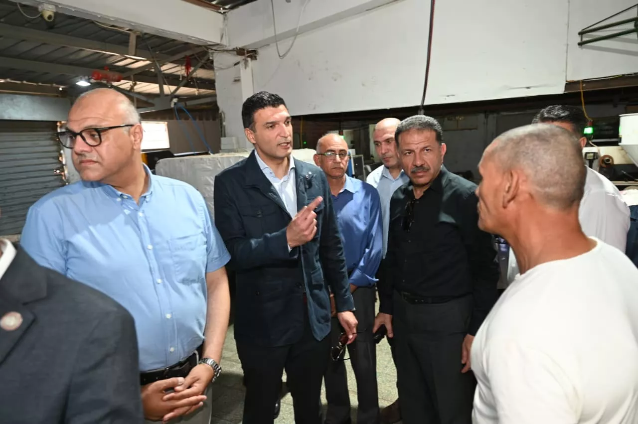 وزير الصناعة ومحافظ الإسكندرية يتفقدان مجمع مرغم