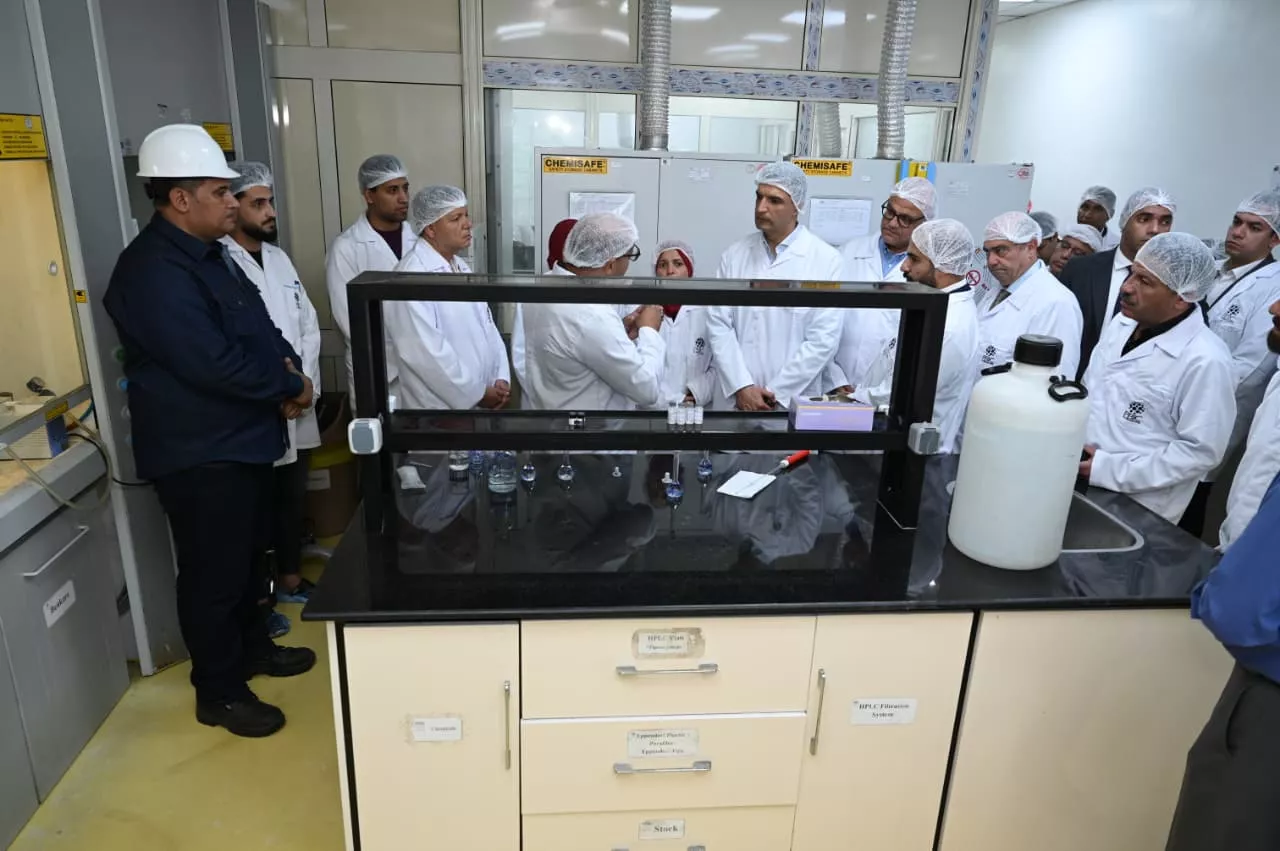 وزير الصناعة ومحافظ الإسكندرية يتفقدان مصنع شركة فاركو بي