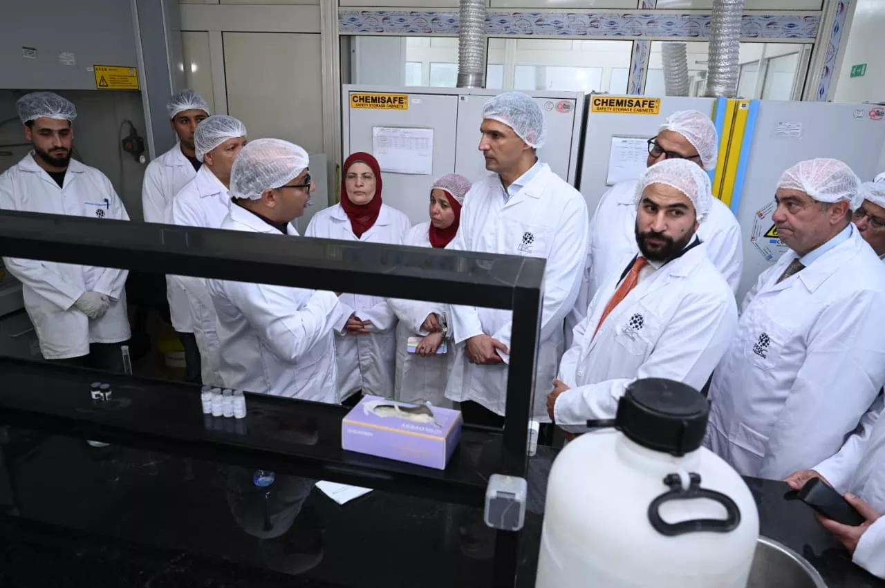 وزير الصناعة ومحافظ الإسكندرية يتفقدان مصنع شركة فاركو بي