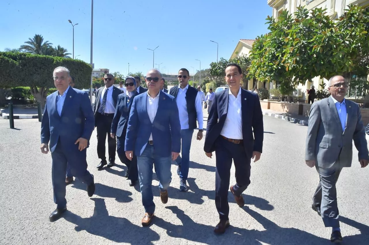 وزير الاستثمار يتفقد عدد من المشروعات الصناعية بالإسكندرية