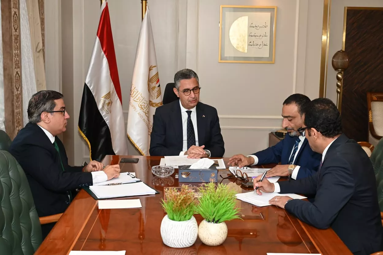 وزير التموين مع رئيس غرفة صناعة الحبوب