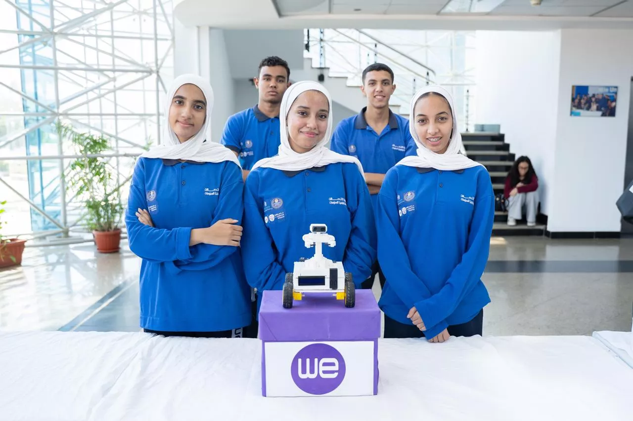 الرئيس التنفيذي للمصرية للاتصالات يكرم طلاب WE المتميزين
