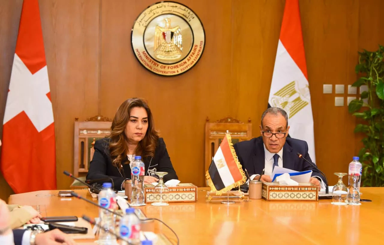 مصر وسويسرا توقعان اتفاقية منحة لدعم إعادة تدوير المخلفات الإلكترونية
