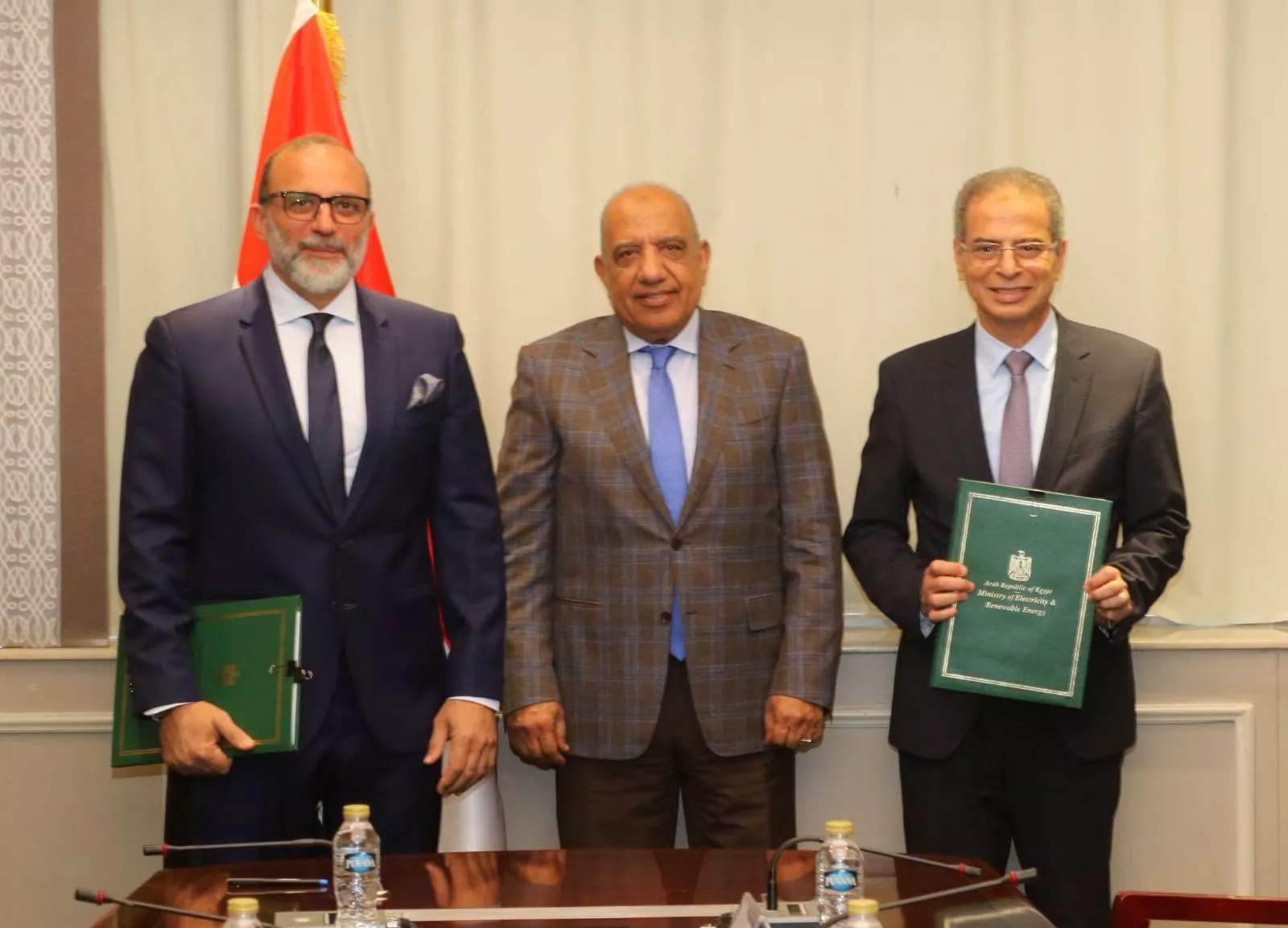 بروتوكول تعاون بين الشركة القابضة للكهرباء وشركة اتصالات مصر