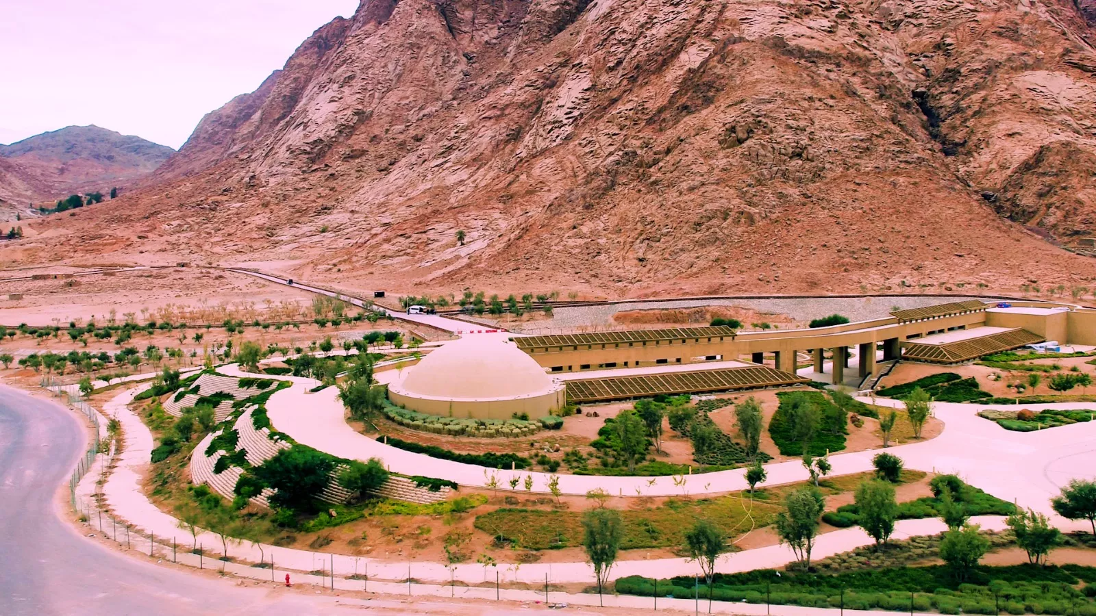 وزيرة الإسكان تستعرض إنجازات الجهاز المركزي للتعمير في تنفيذ 1951 مشروعًا