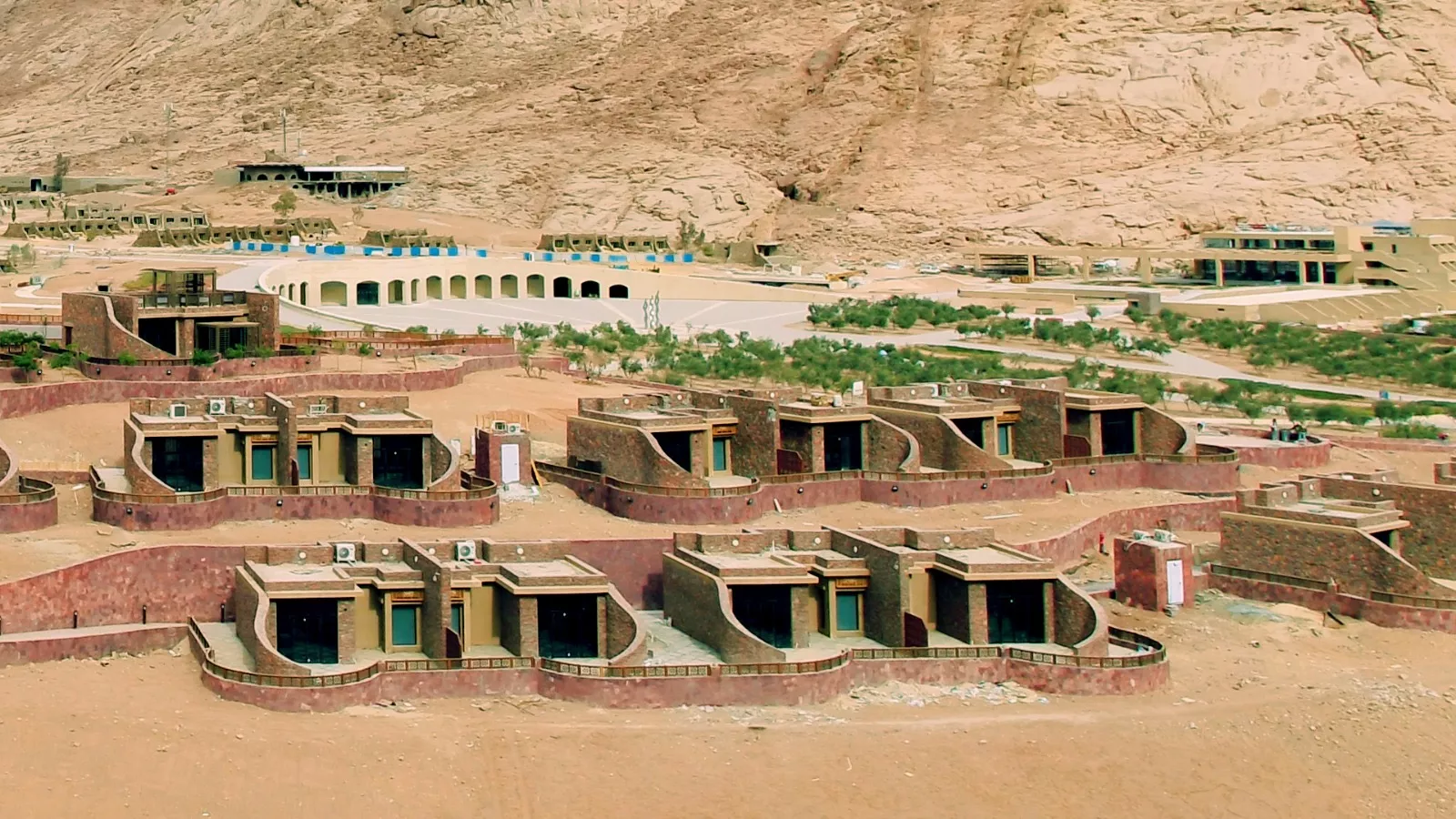 وزيرة الإسكان تستعرض إنجازات الجهاز المركزي للتعمير في تنفيذ 1951 مشروعًا