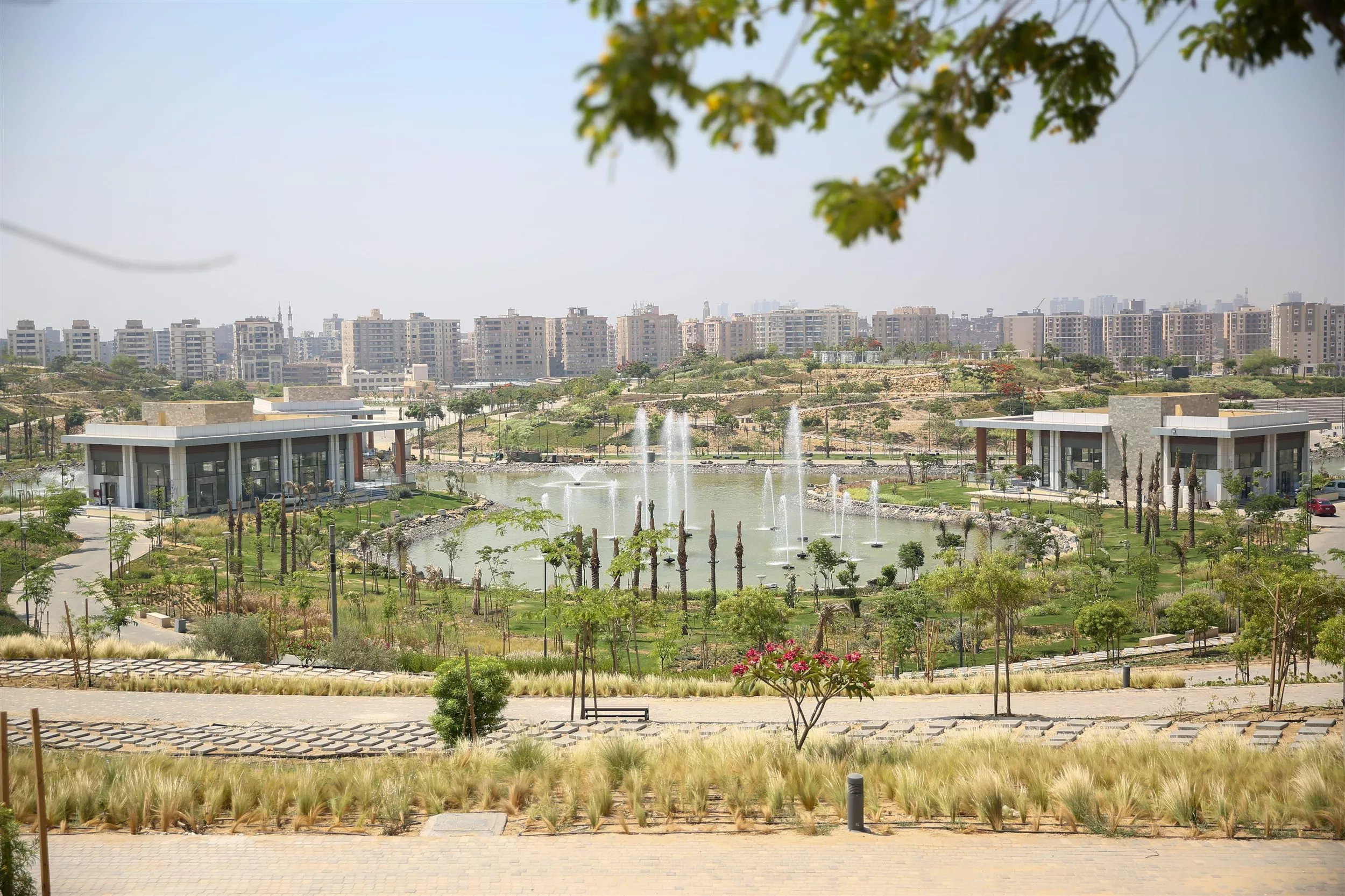 وزيرة الإسكان تستعرض إنجازات الجهاز المركزي للتعمير في تنفيذ 1951 مشروعًا