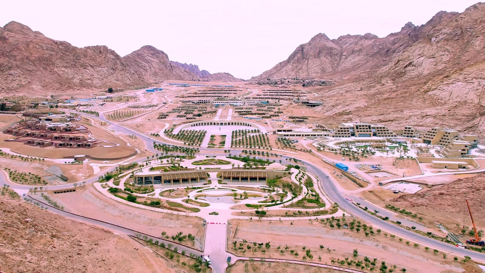 وزيرة الإسكان تستعرض إنجازات الجهاز المركزي للتعمير في تنفيذ 1951 مشروعًا