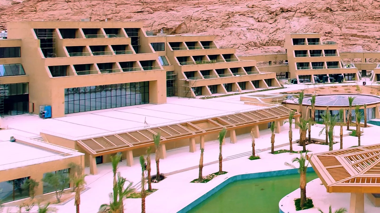 وزيرة الإسكان تستعرض إنجازات الجهاز المركزي للتعمير في تنفيذ 1951 مشروعًا