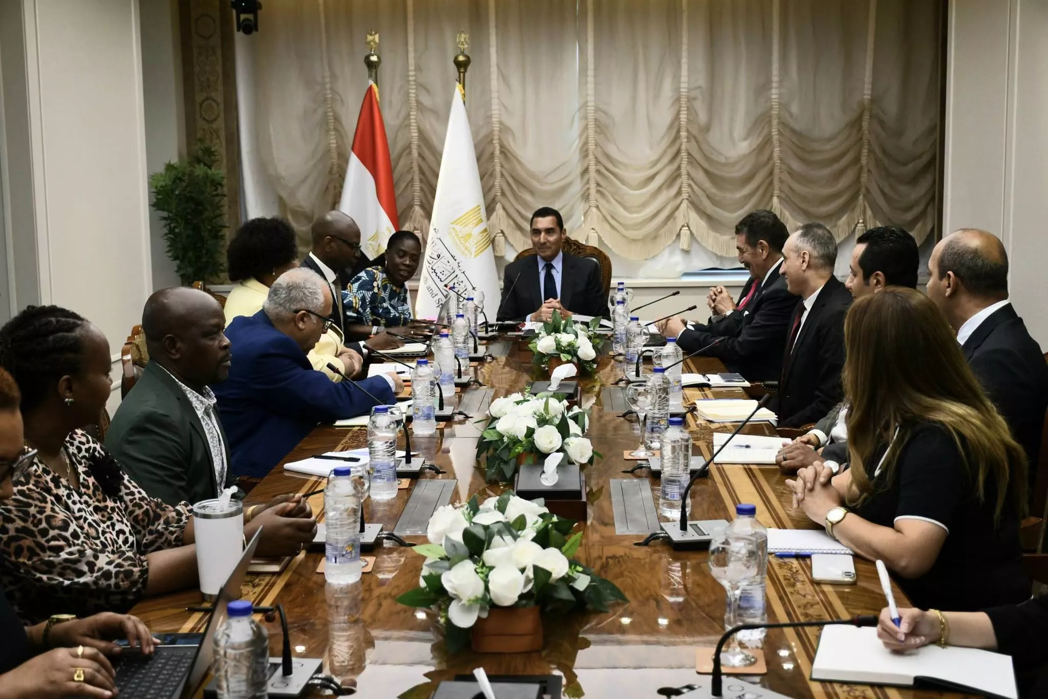 وزير الشباب والرياضة يجتمع بممثلي مفوضية الاتحاد الأفريقي