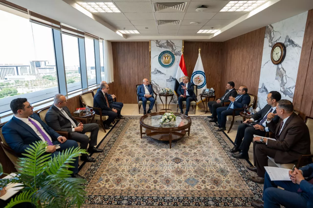وزير البترول يجتمع مع قيادات شركة آفاق للتعدين