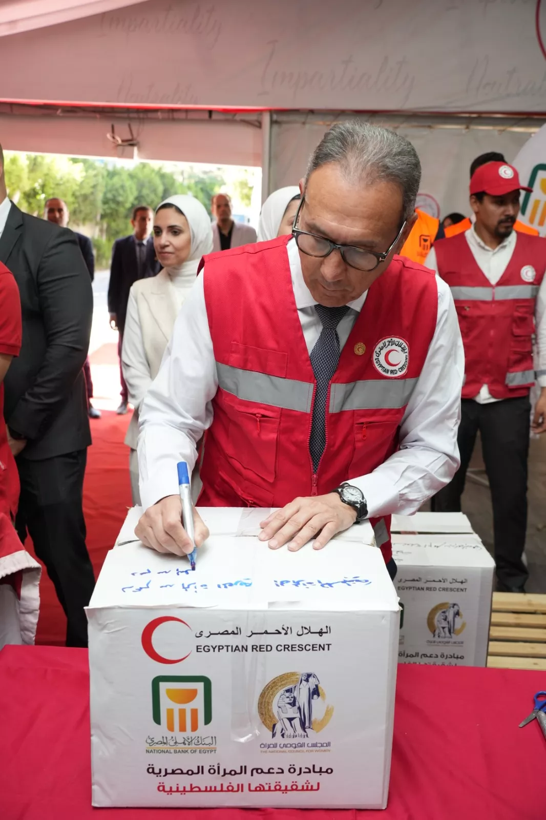 البنك الأهلي يشارك في دعم مبادرة من المرأة المصرية لشقيقتها