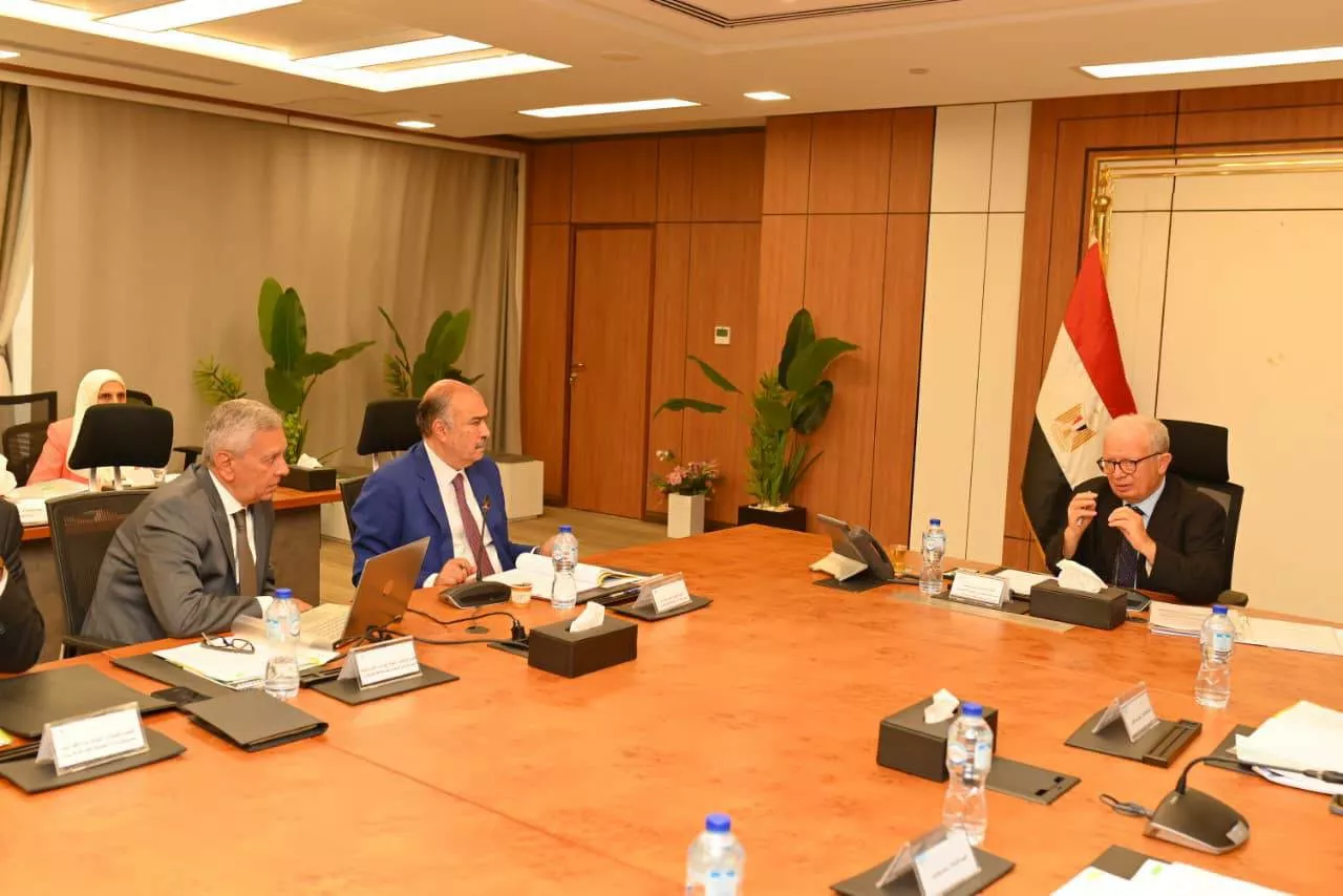 نائب رئيس مجلس الوزراء يترأس اجتماع الشركة القابضة للصناعات المعدنية