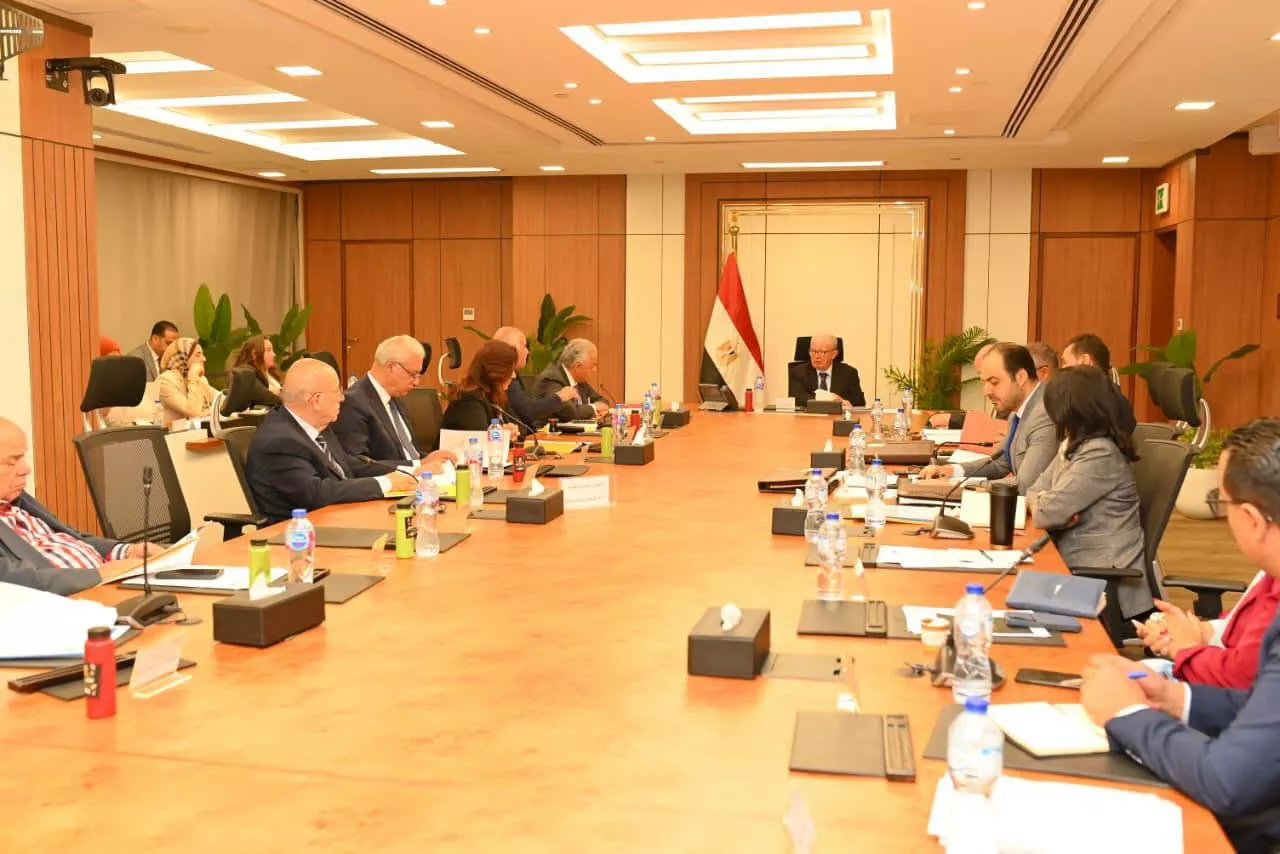 نائب رئيس مجلس الوزراء يترأس اجتماع الشركة القابضة للصناعات المعدنية