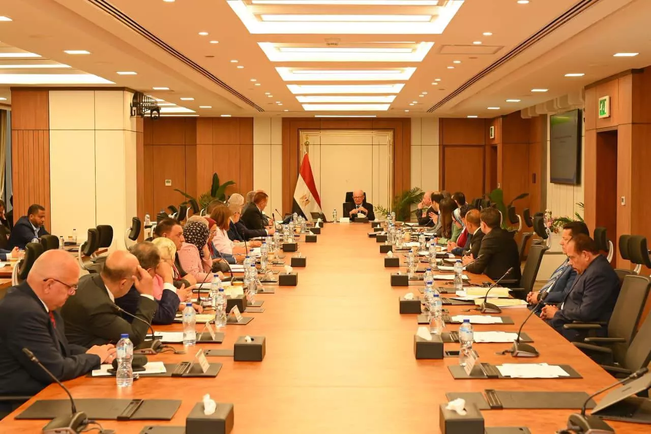 نائب رئيس مجلس الوزراء يترأس اجتماع الشركة القابضة للصناعات المعدنية