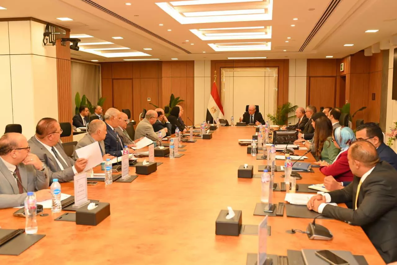 نائب رئيس مجلس الوزراء يترأس اجتماع الشركة القابضة للصناعات المعدنية