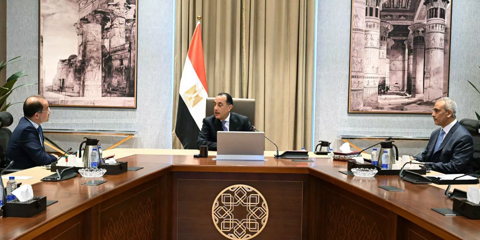 رئيس الوزراء يجتمع مع وزير المالية