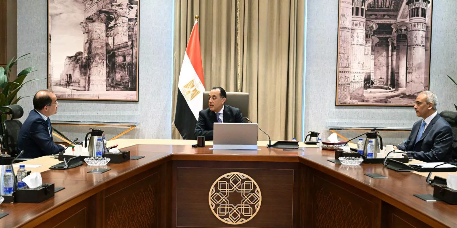 رئيس الوزراء يجتمع مع وزير المالية