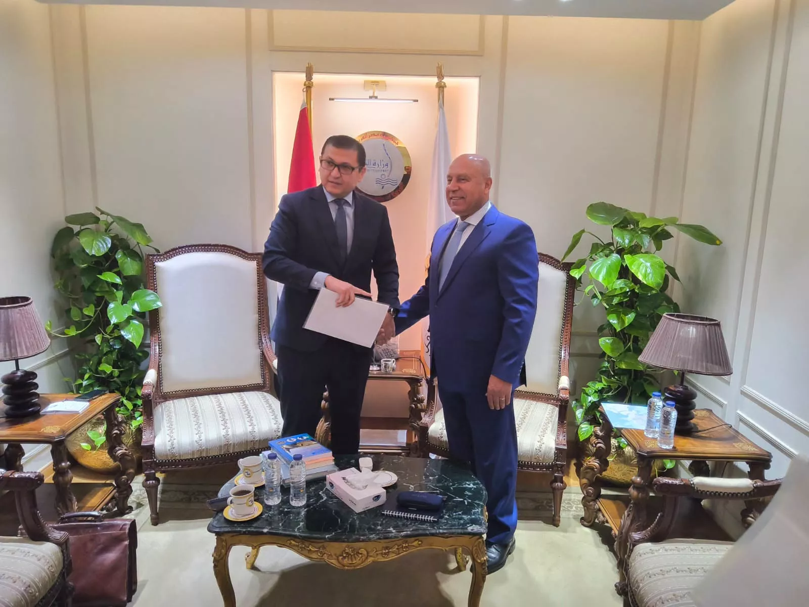 وزير النقل يجتمع مع سفير جمهورية أوزبكستان بالقاهرة 