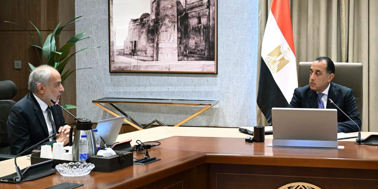 رئيس الوزراء يتابع مخطط تطوير منطقة نزلة السمان