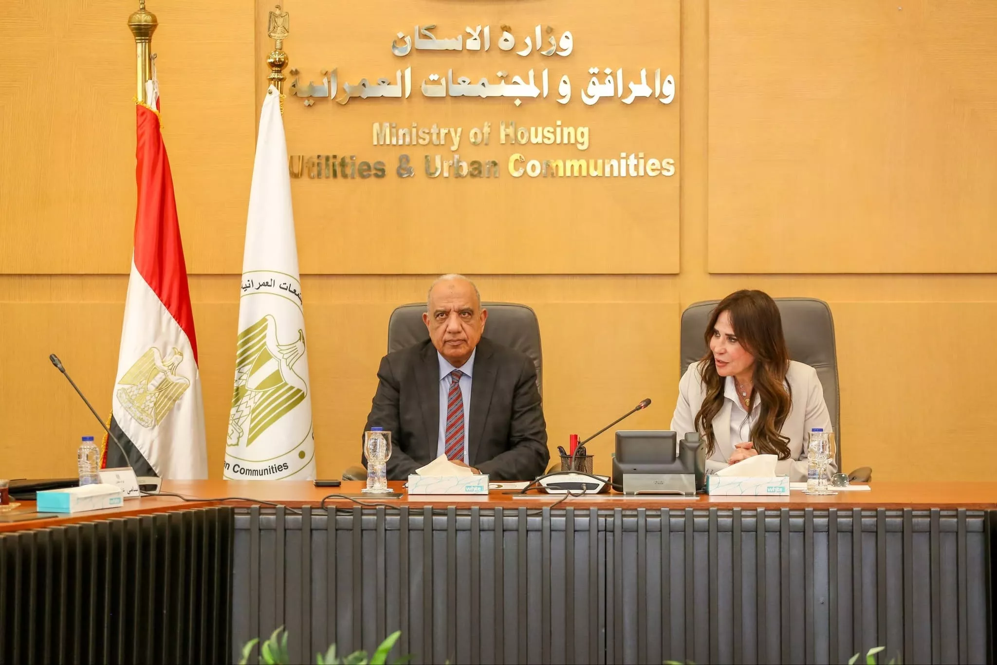 وزيرا الإسكان والكهرباء يوقعان مذكرة لترشيد الاستهلاك