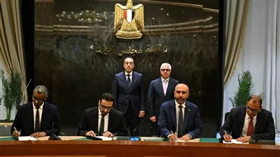 توقيع 3 عقود لتقديم خدمات التخزين والتداول بالمنطقة الاقتصادية لقناة السويس