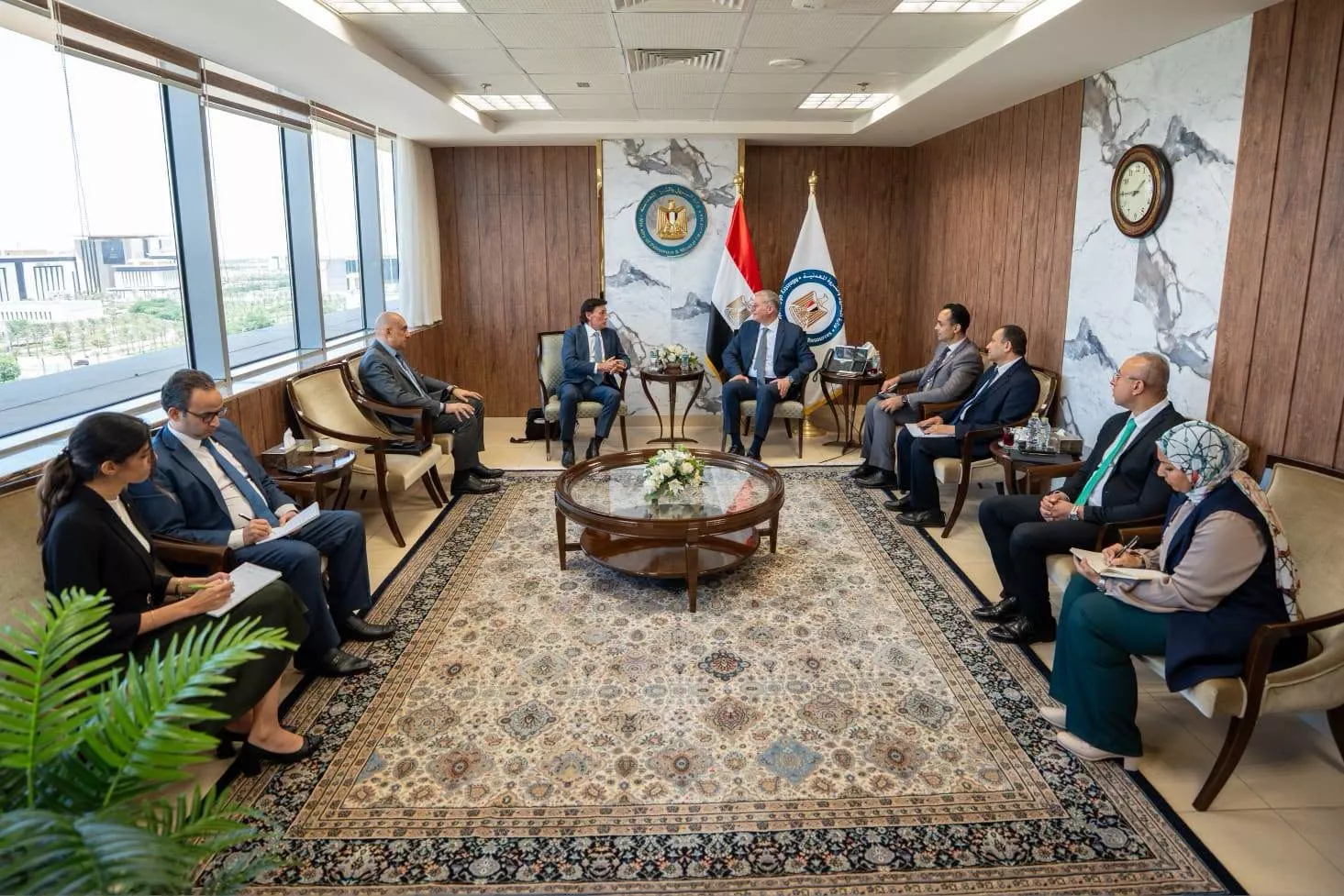 وزير البترول مع رئيس دانة غاز الإماراتية