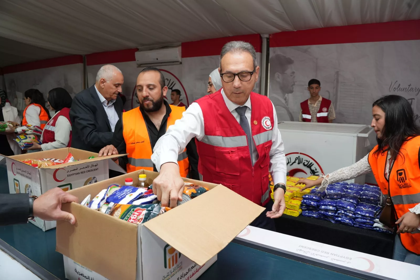 البنك الأهلي يشارك في دعم مبادرة من المرأة المصرية لشقيقتها