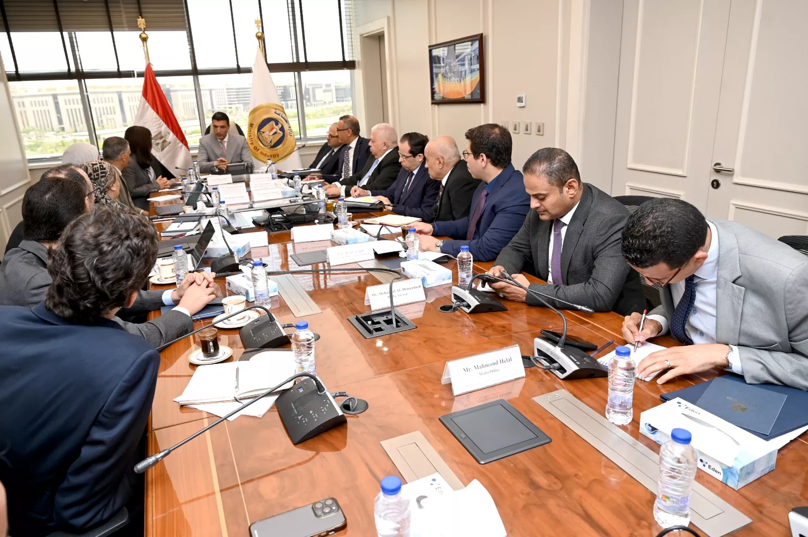 وزير الصناعة يجتمع مع الممثلة المقيمة لبرنامج الأمم المتحدة