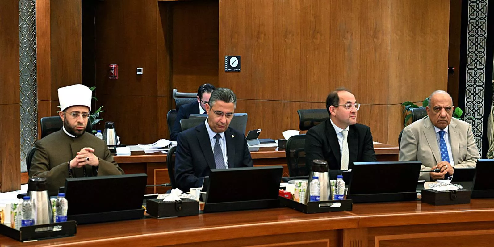 رئيس الوزراء يترأس الاجتماع الأسبوعي للحكومة