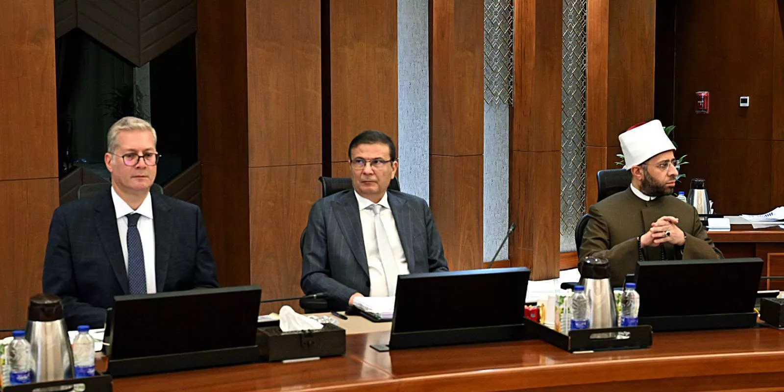 رئيس الوزراء يترأس الاجتماع الأسبوعي للحكومة