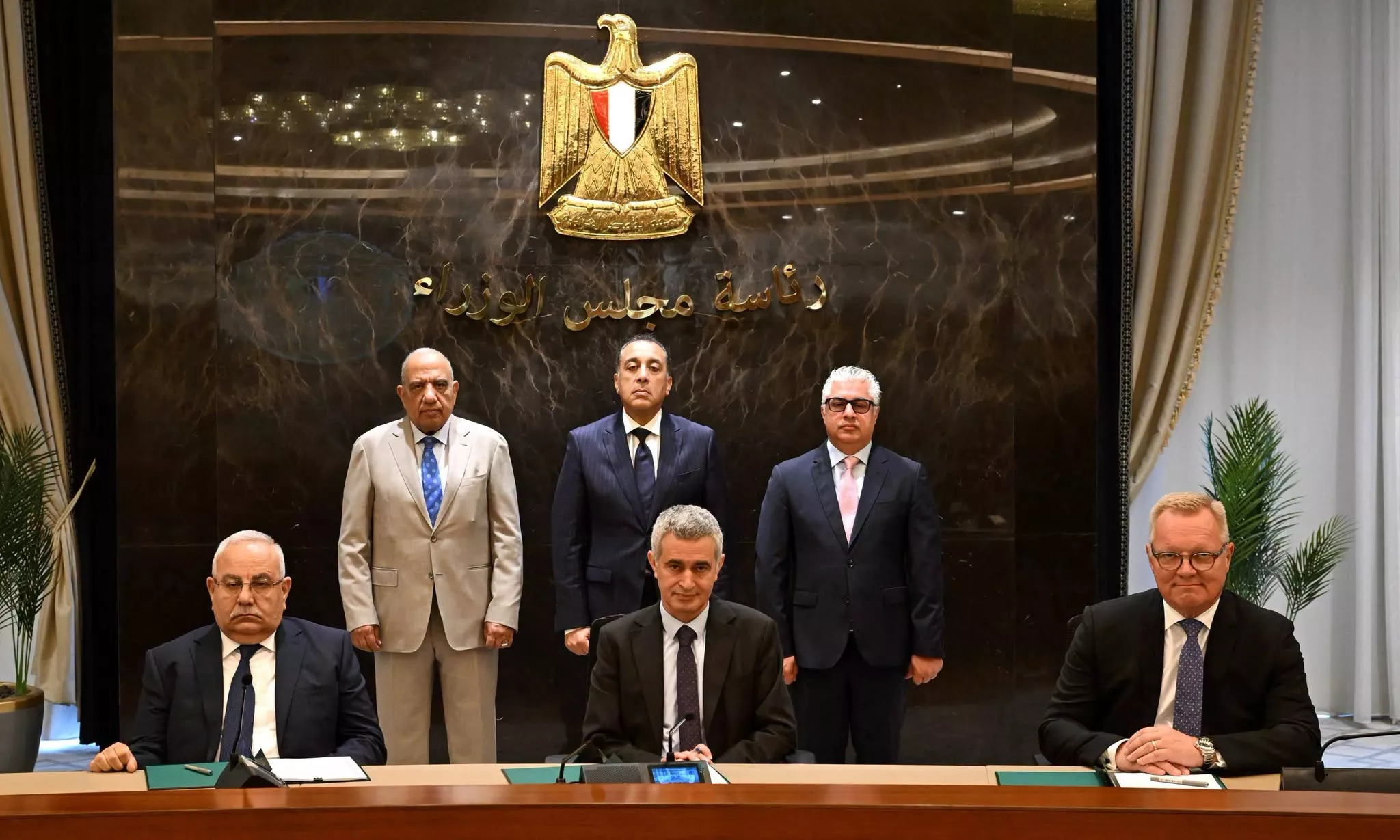 توقيع عقدين بشأن نقل وتوزيع وشراء الطاقة الكهربائية النظيفة