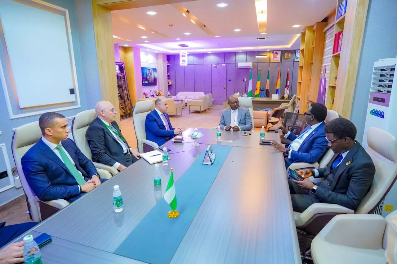 وزير الاستثمار يبحث مع مفوضية التأمين ووزارة الداخلية بنيجيريا