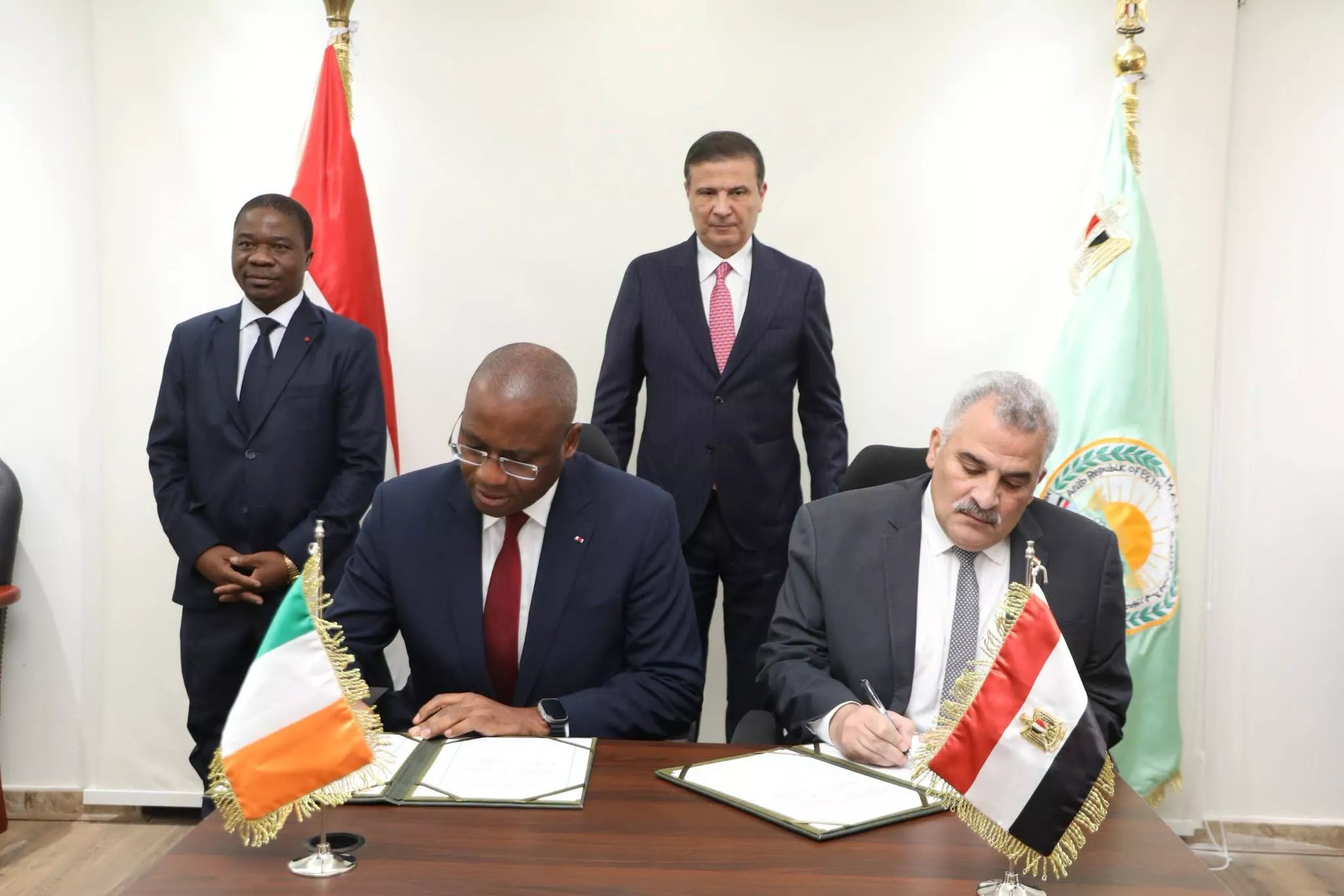 وزير الزراعة يجتمع مع وزير الثروة الحيوانية والسمكية بدولة كوت ديفوار