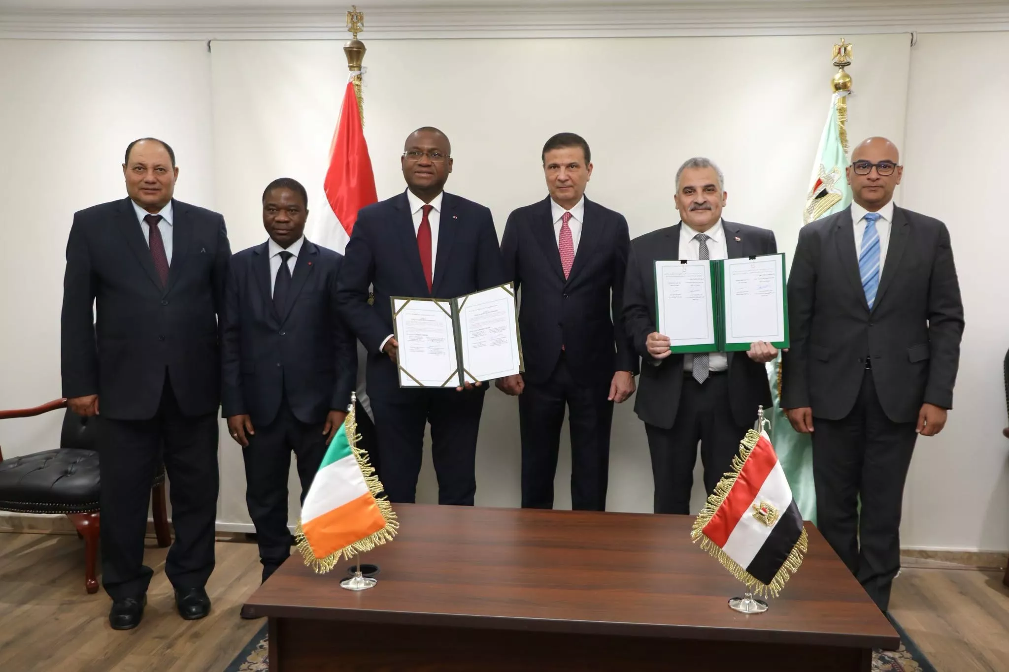وزير الزراعة يجتمع مع وزير الثروة الحيوانية والسمكية بدولة كوت ديفوار