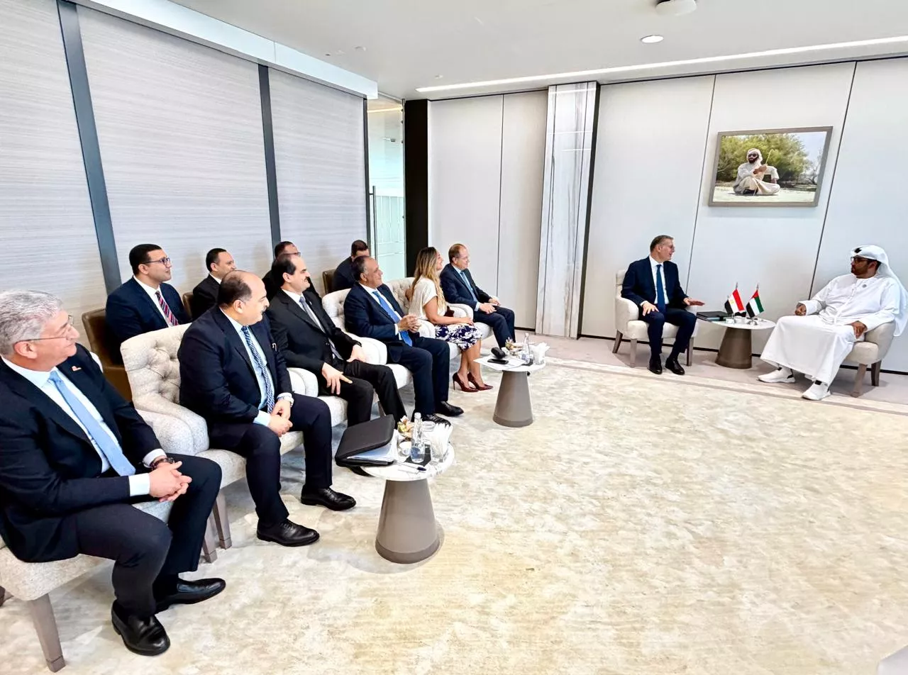 وزير البترول يجتمع مع الدكتور سلطان الجابر