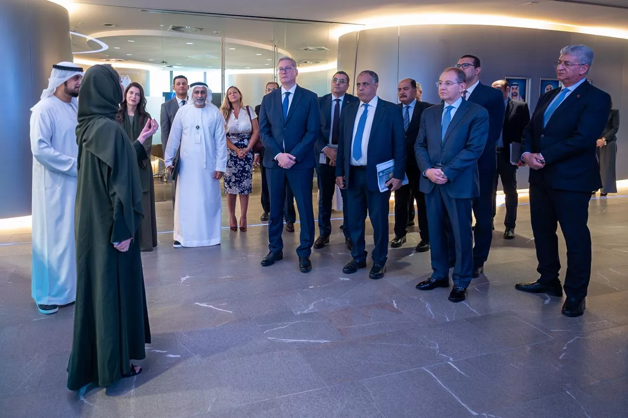 وزير البترول يجتمع مع الدكتور سلطان الجابر