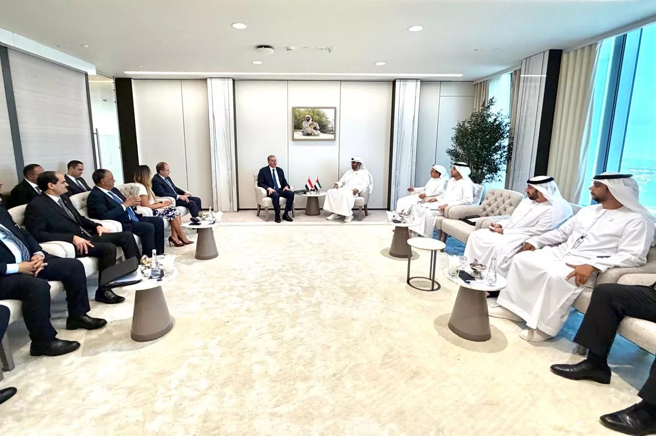 وزير البترول يجتمع مع الدكتور سلطان الجابر