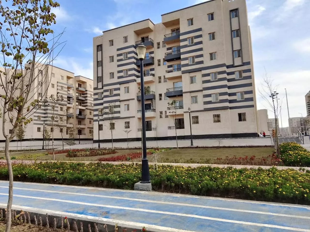 وزيرة الإسكان تتابع معدلات تنفيذ المشروعات السكنية والخدمية بعددٍ من المدن الجديدة
