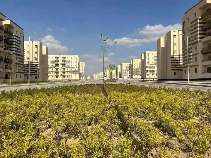 وزيرة الإسكان تتابع معدلات تنفيذ المشروعات السكنية والخدمية بعددٍ من المدن الجديدة