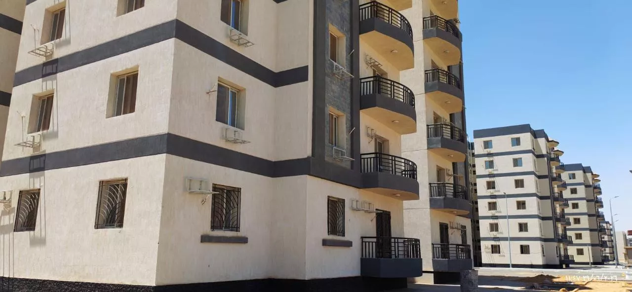 وزيرة الإسكان تتابع معدلات تنفيذ المشروعات السكنية والخدمية بعددٍ من المدن الجديدة