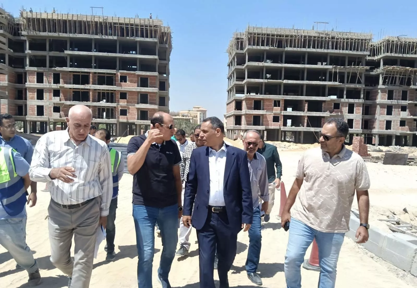 وزيرة الإسكان تتابع معدلات تنفيذ المشروعات السكنية والخدمية بعددٍ من المدن الجديدة