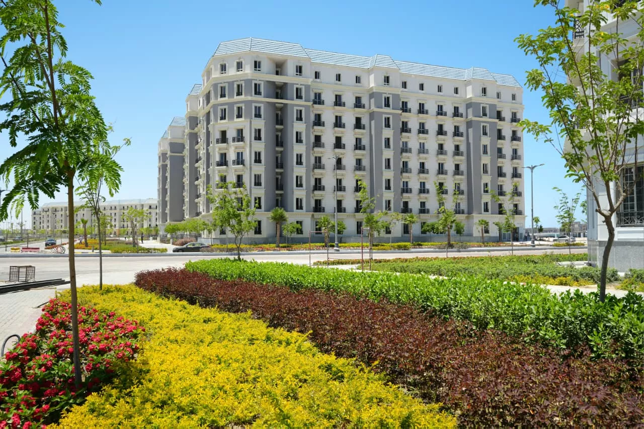 وزيرة الإسكان تتابع معدلات تنفيذ المشروعات السكنية والخدمية بعددٍ من المدن الجديدة