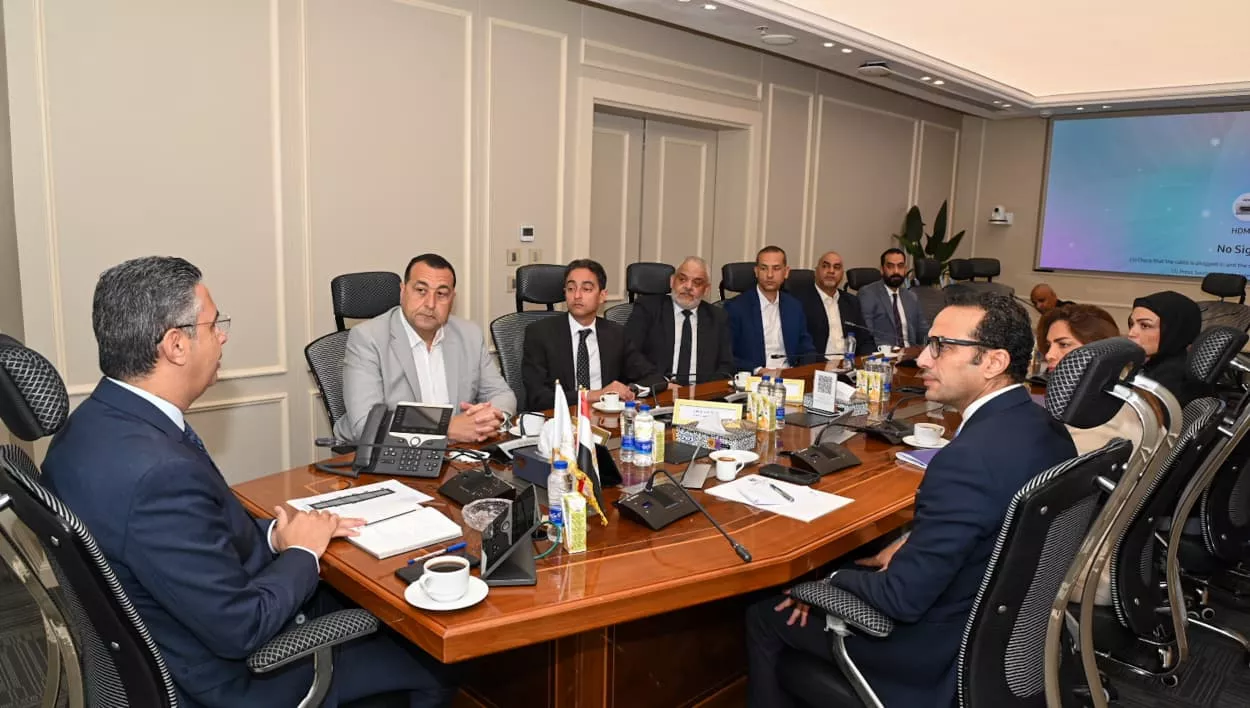 وزير التموين يجتمع مع مسؤولي شركة إرادة فاينانس