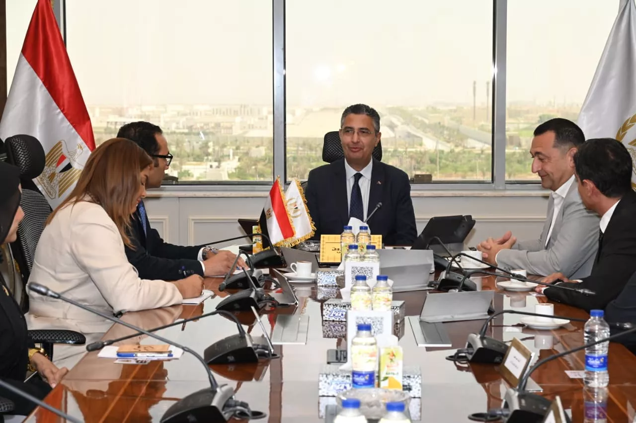 وزير التموين يجتمع مع مسؤولي شركة إرادة فاينانس